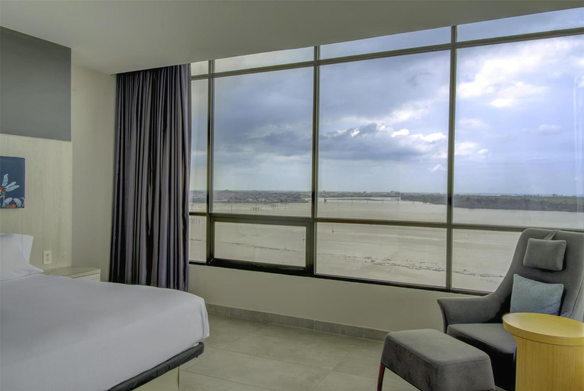 Doubletree By Hilton Guayaquil Hotel ภายนอก รูปภาพ